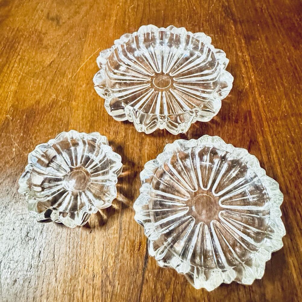 Vintage Hazel-Atlas 3 Pc Nesting Glass Ashtrays Starburst Daisy MCM Fluted